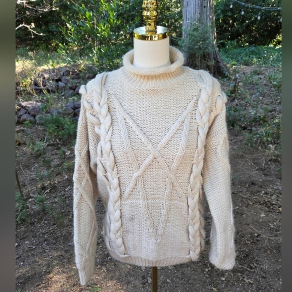 UNIF Beige Pentagram‎ Thick Cable Knit Sweater